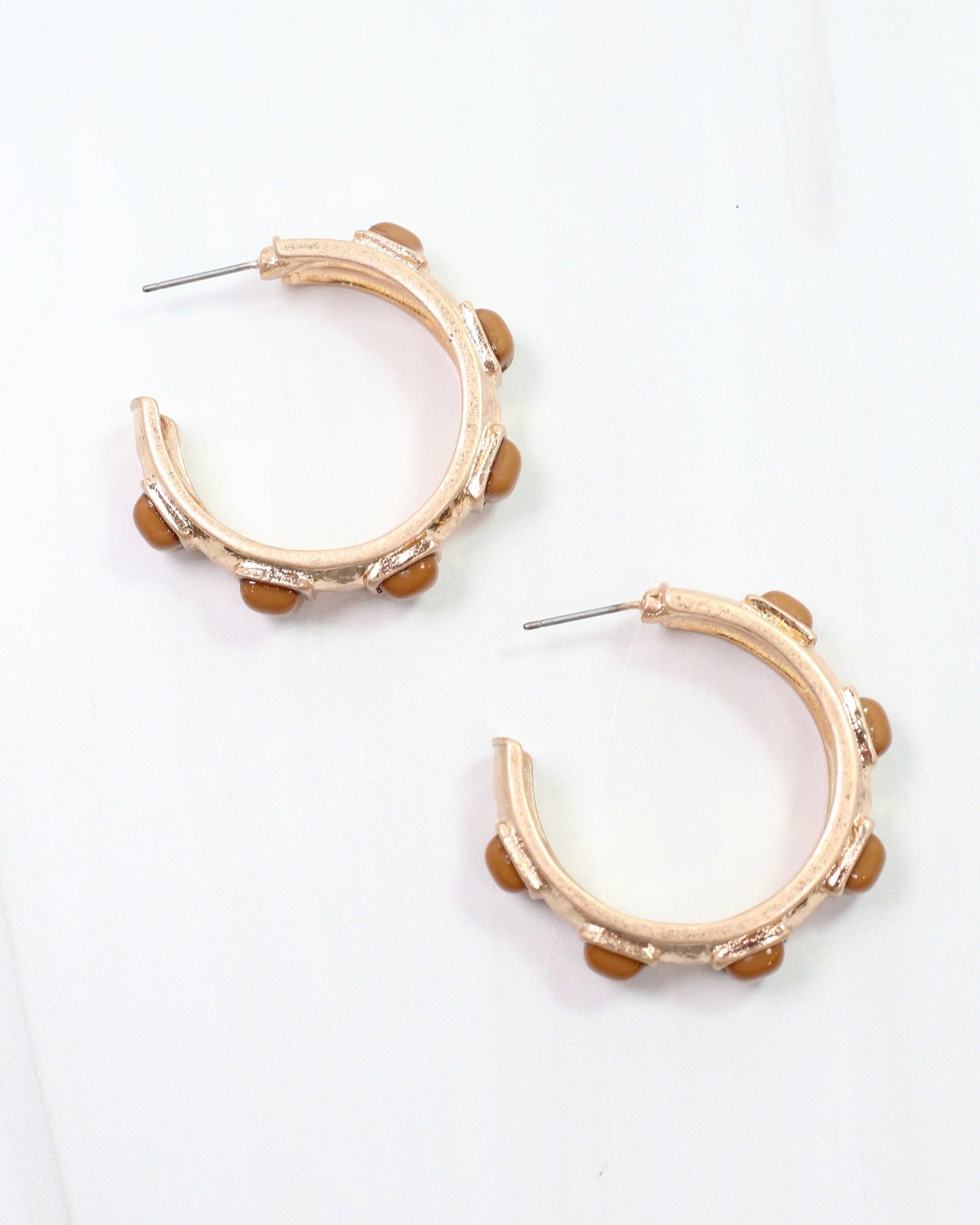 Caroline Hill - Allie Hammered Gold Earring Taupe