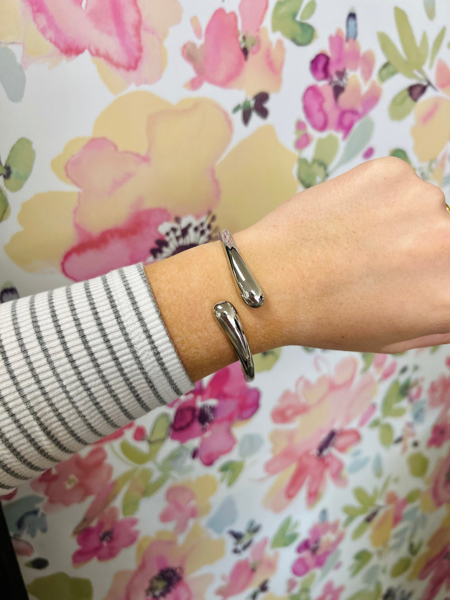 TEARDROP SHAPE CUFF BANGLE