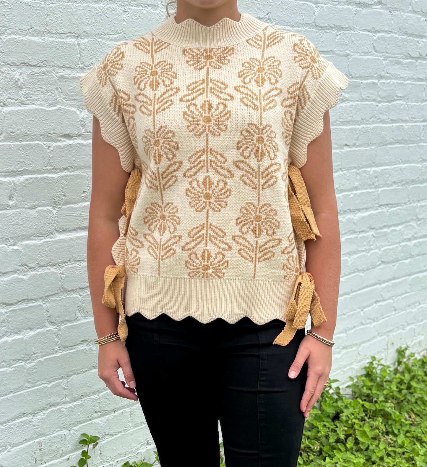 FLORAL SWEATER VEST