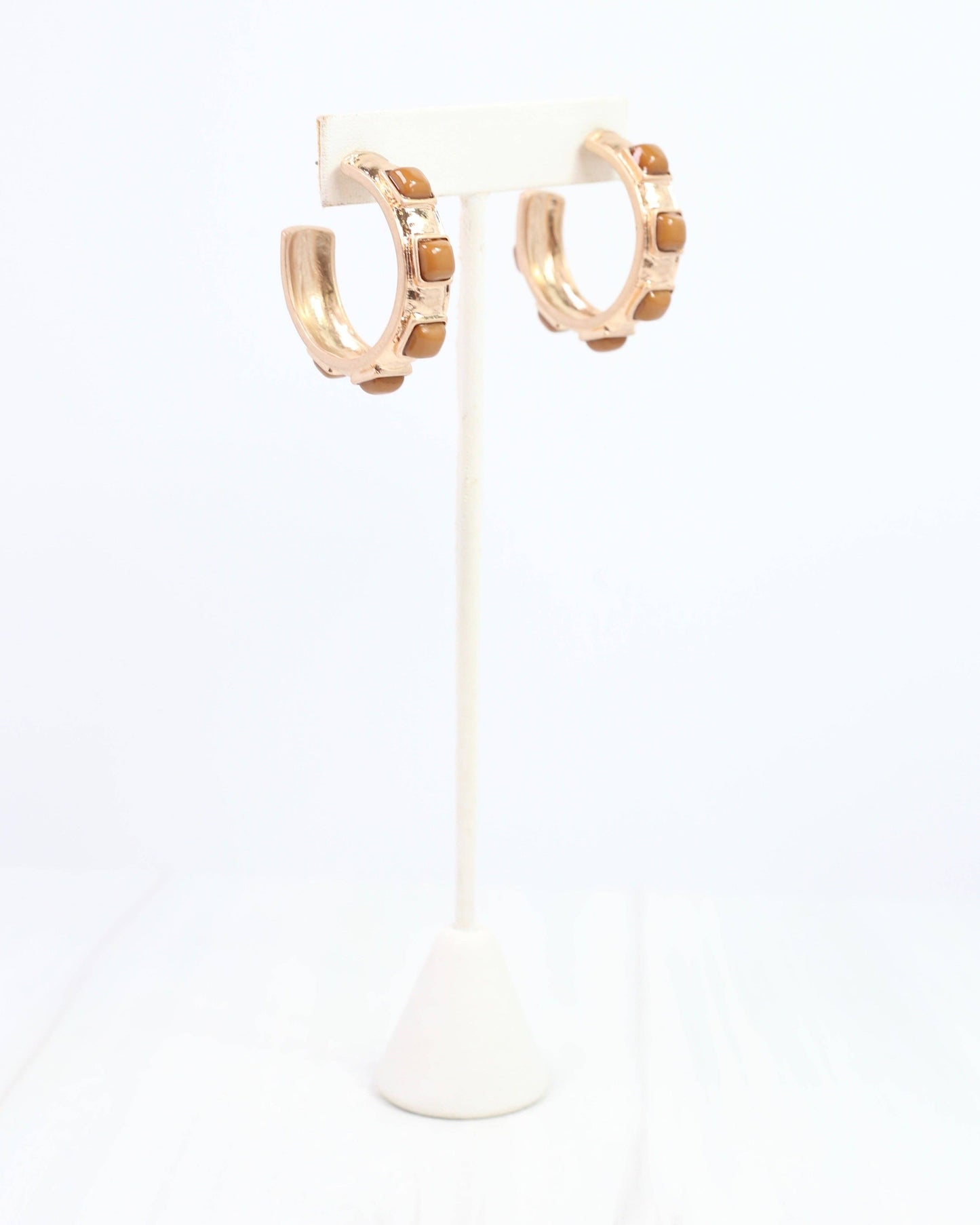 Caroline Hill - Allie Hammered Gold Earring Taupe