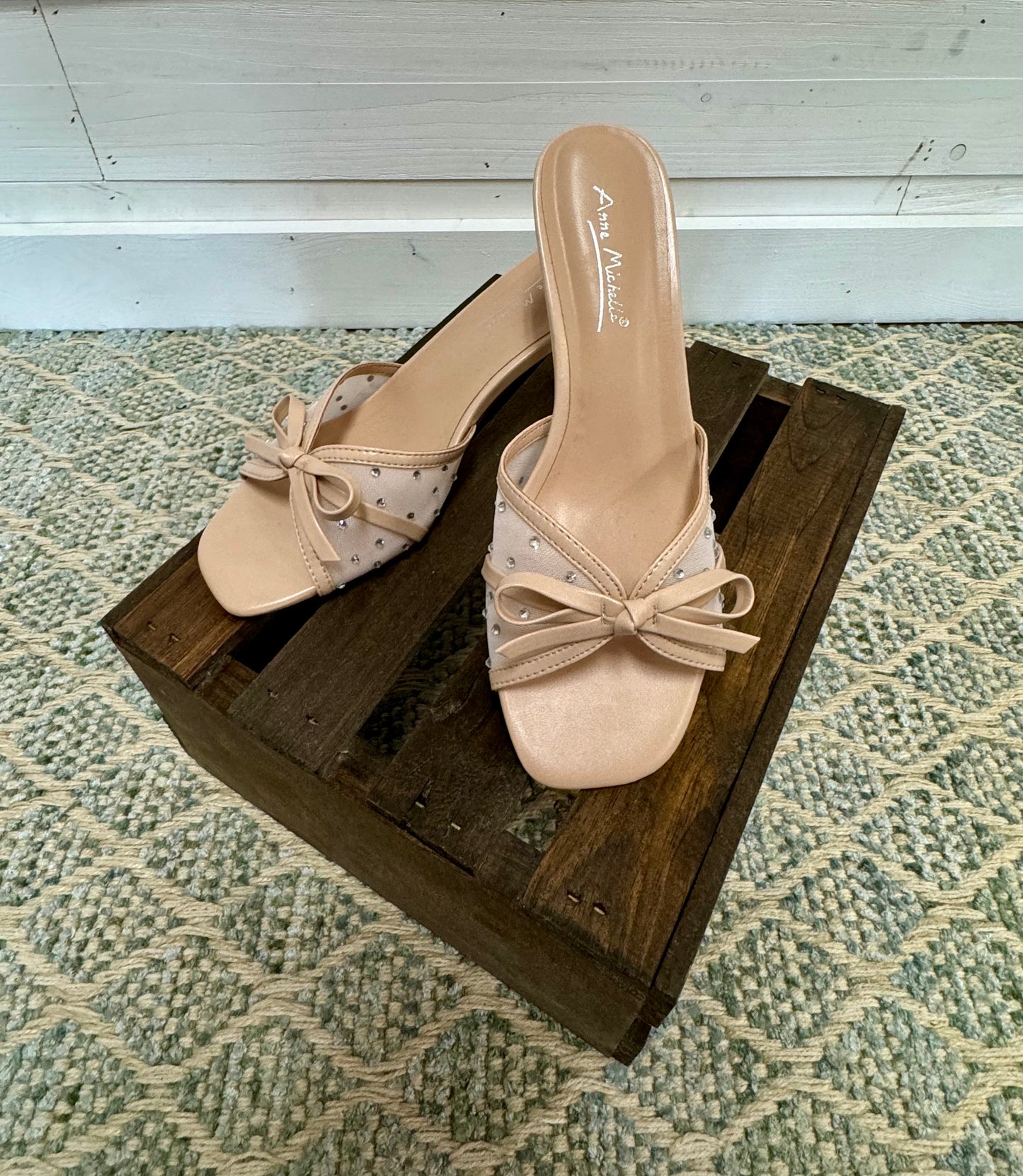 BOW KITTEN HEEL