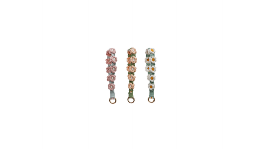 Daisy Flower Wristlet Keychain