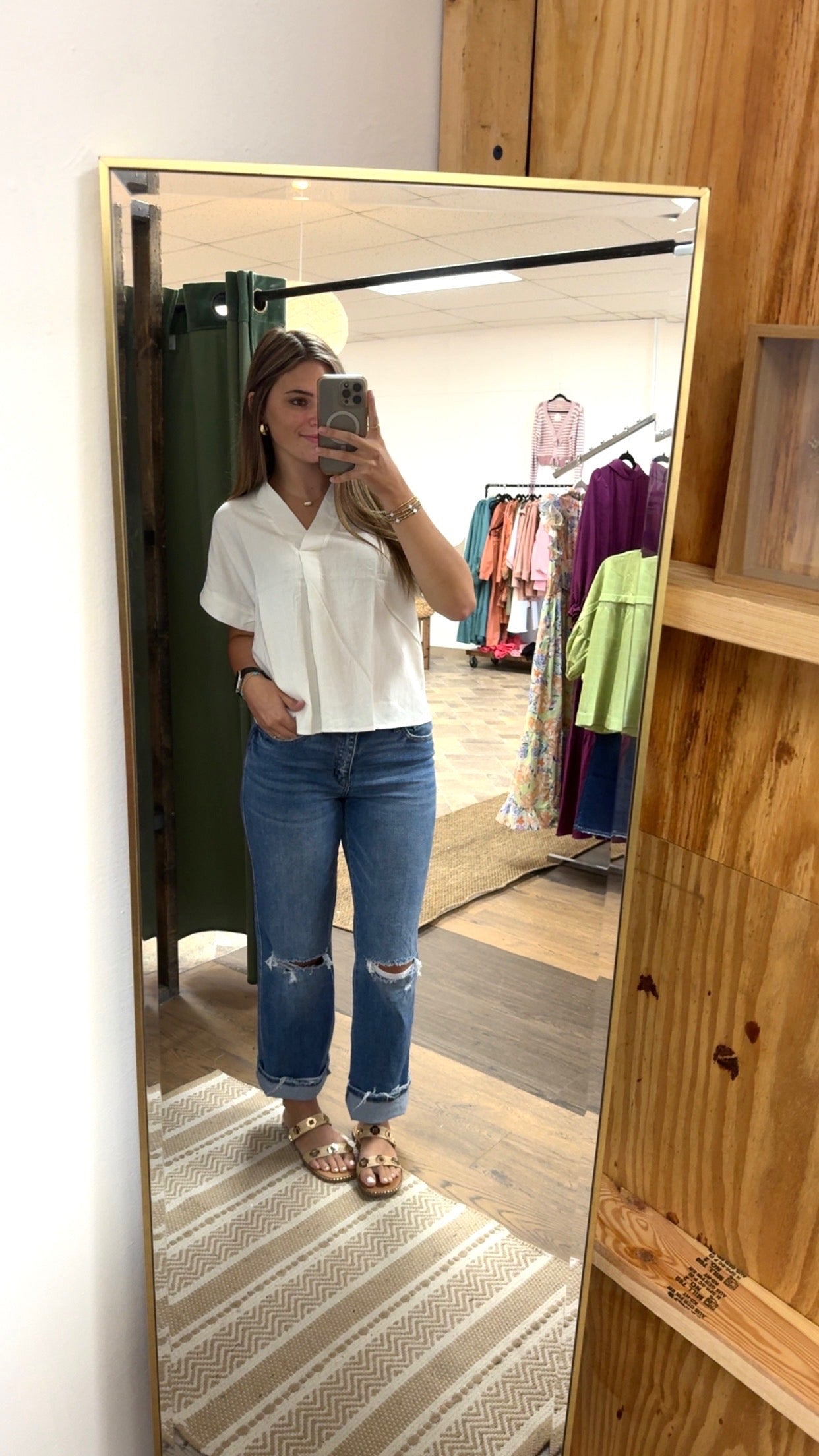 WHITE V-NECK SHORT SLEEVE